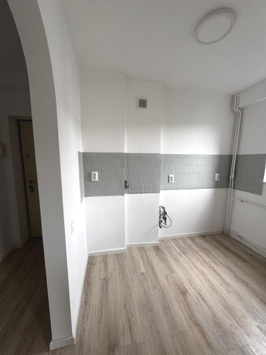 Ap 2 camere, etaj 3/4, renovat recent,  Ultracentral – Piața Victoriei