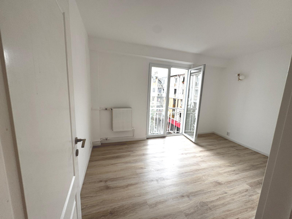 Ap 2 camere, etaj 3/4, renovat recent,  Ultracentral – Piața Victoriei
