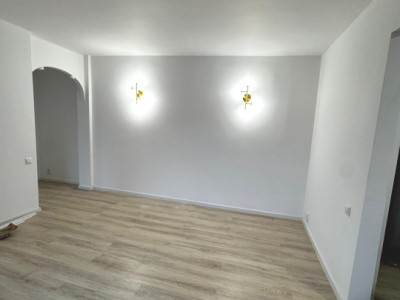 Ap 2 camere, etaj 3/4, renovat recent,  Ultracentral – Piața Victoriei