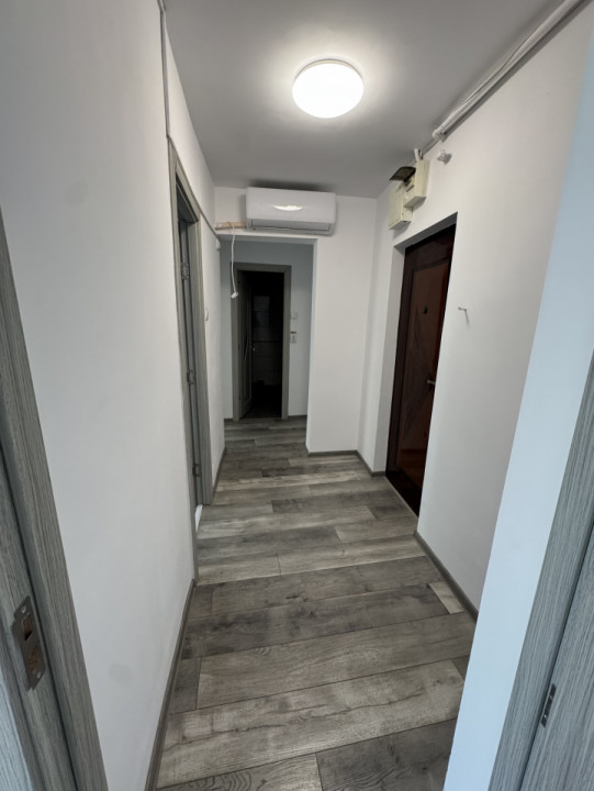 Spatiu commercial la parter cu intrare din strada, Zona Malu Rosu- Stradal