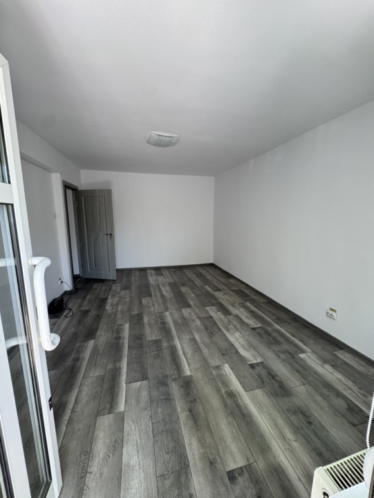 Spatiu commercial la parter cu intrare din strada, Zona Malu Rosu- Stradal