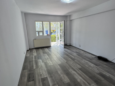 Spatiu commercial la parter cu intrare din strada, Zona Malu Rosu- Stradal
