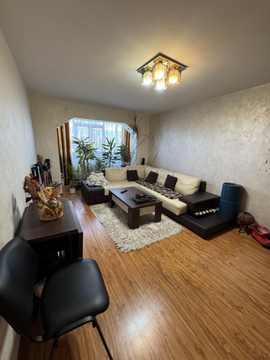 Apartament 3 camere, etaj 4/10, Marasesti 