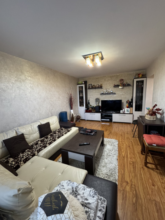 Apartament 3 camere, etaj 4/10, Marasesti 