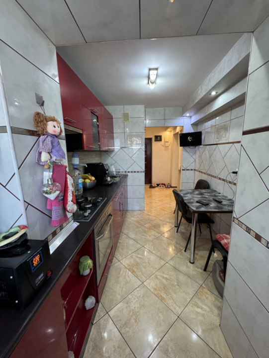 Apartament 3 camere, etaj 4/10, Marasesti 