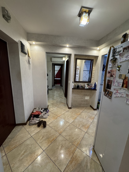Apartament 3 camere, etaj 4/10, Marasesti 