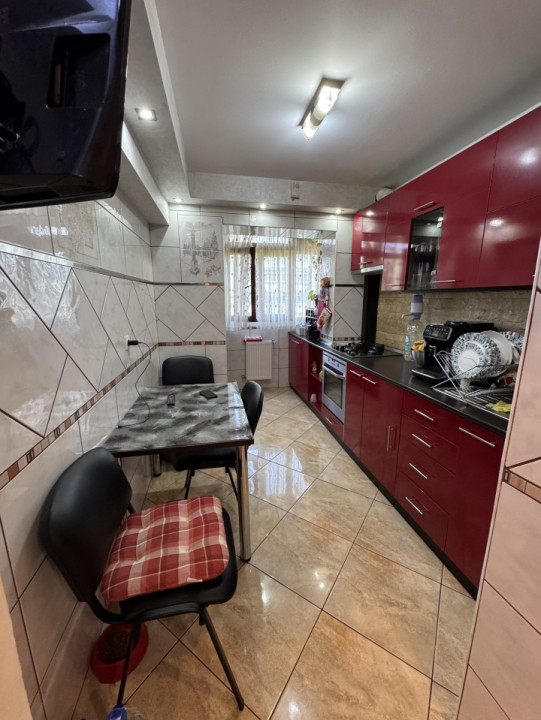 Apartament 3 camere, etaj 4/10, Marasesti 