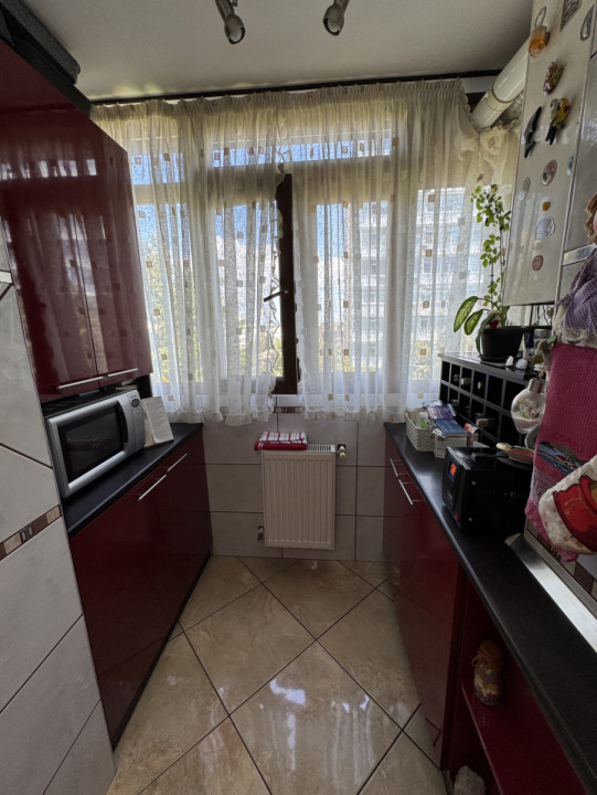 Apartament 3 camere, etaj 4/10, Marasesti 