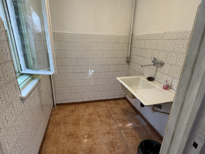 Apartament 3 camere, cf 3, etaj 1, Vest