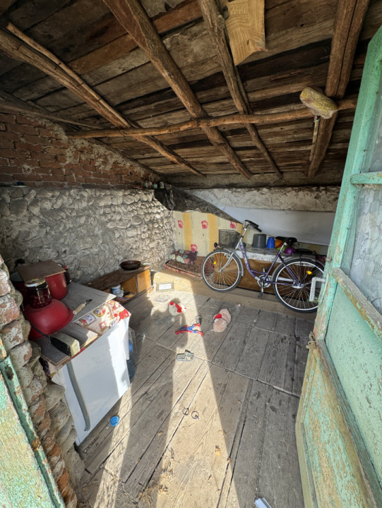 Casa din caramida cu teren 4185 mp in Comuna Manesti