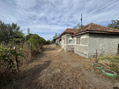Casa din caramida cu teren 4185 mp in Comuna Manesti