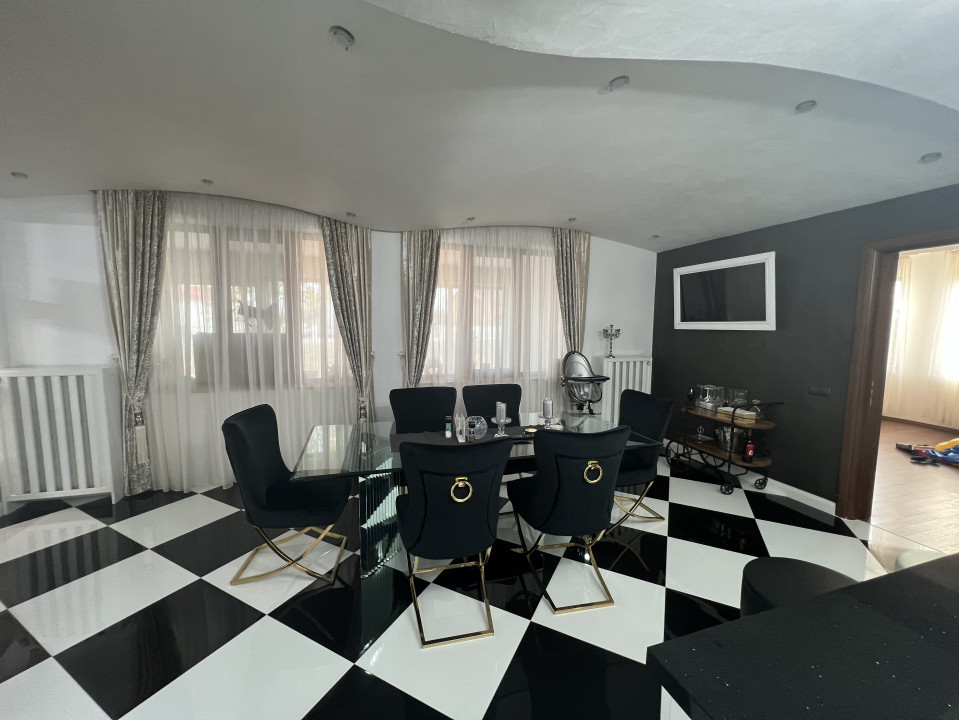 Vila superba, P+ M, Buda