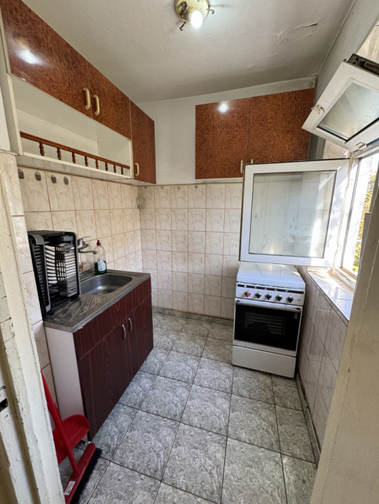 Apartament 2 camere, cf 3, etaj 3/4, zona Vest