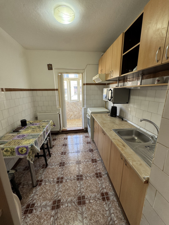 Închiriere apartament 2 camere – Zona 9 Mai / Registrul Comerțului