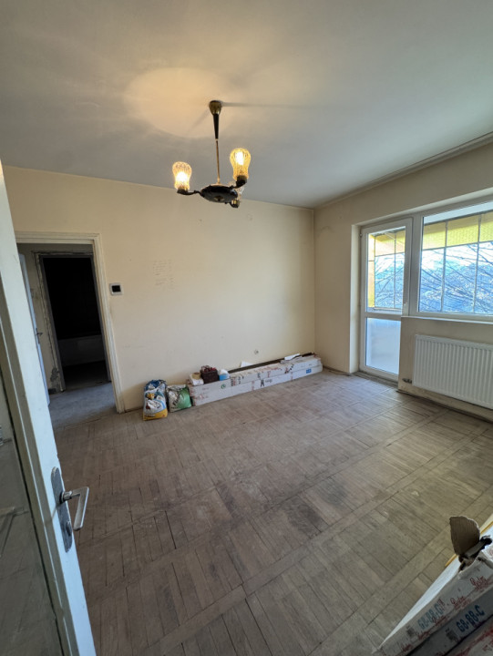 Apartament 2 camere, cf 1 semidec, etaj 4/4, Democratiei