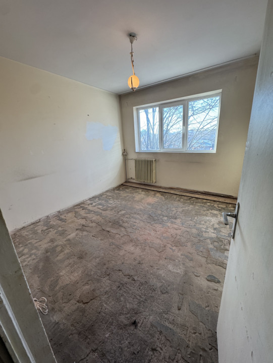 Apartament 2 camere, cf 1 semidec, etaj 4/4, Democratiei