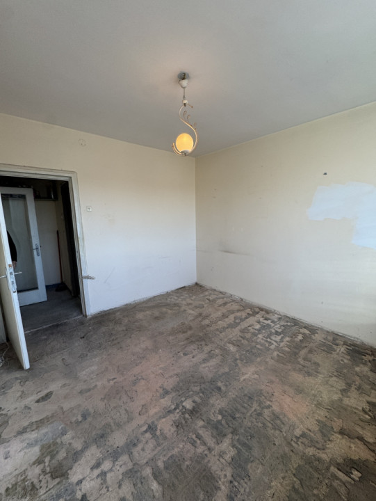 Apartament 2 camere, cf 1 semidec, etaj 4/4, Democratiei