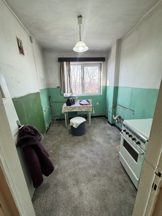 Apartament 2 camere, cf 1 semidec, etaj 4/4, Democratiei