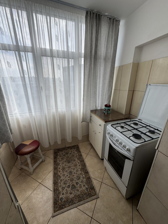 Apartament 2 cam, cf 1 decomandat, etaj 3/4, Carol Davila