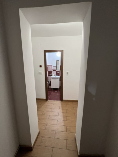 Garsoniera cf 1, Vest-Lamaita