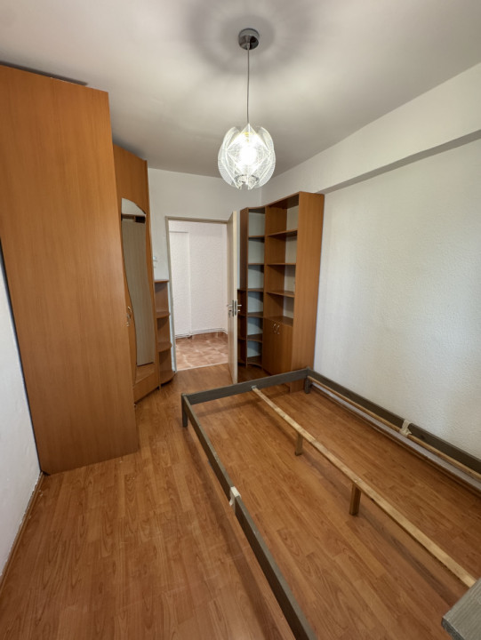 Apartament 3 camere, cf 1A, dec, etaj 4/4, Zona Democratiei