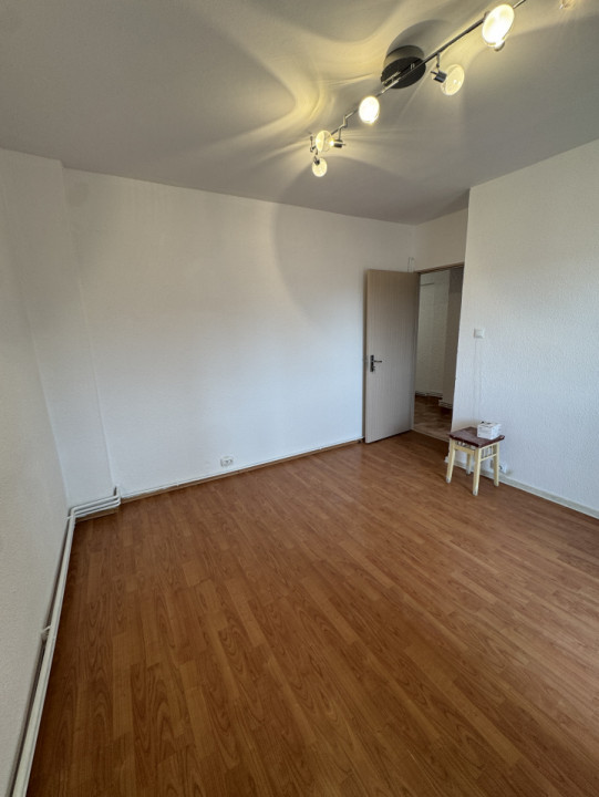 Apartament 3 camere, cf 1A, dec, etaj 4/4, Zona Democratiei