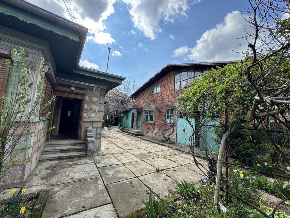 Imobil plus teren 400 mp - Strada Nicopole