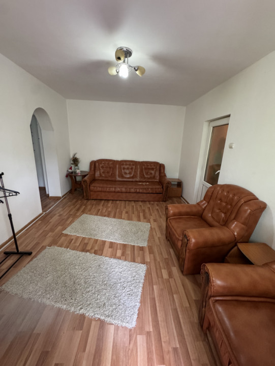 Apartament 2 camere, confort 1 semidecomandat, etaj 2/4 – poziție excelentă