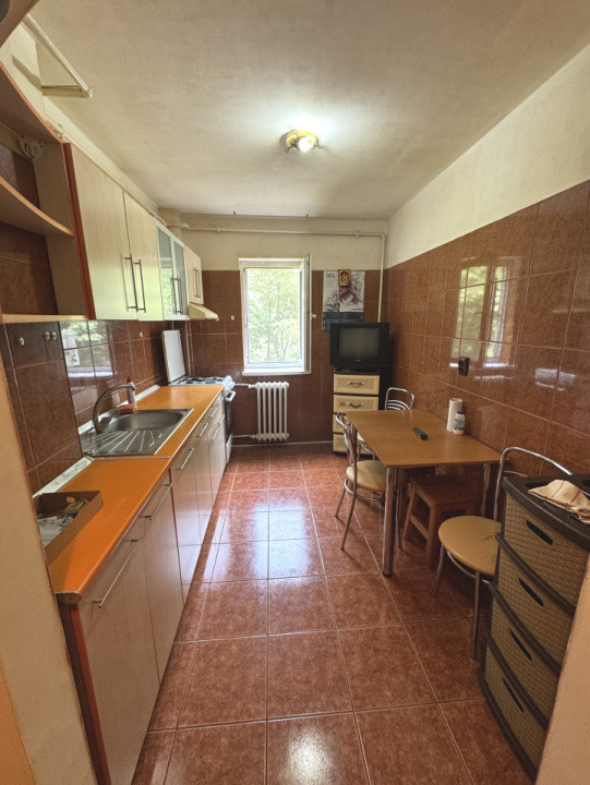 Apartament 2 camere, confort 1 semidecomandat, etaj 2/4 – poziție excelentă