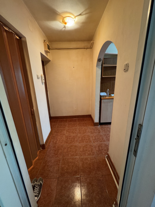 Apartament 2 camere, confort 1 semidecomandat, etaj 2/4 – poziție excelentă