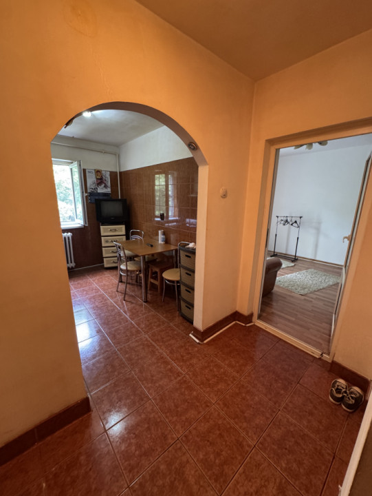 Apartament 2 camere, confort 1 semidecomandat, etaj 2/4 – poziție excelentă