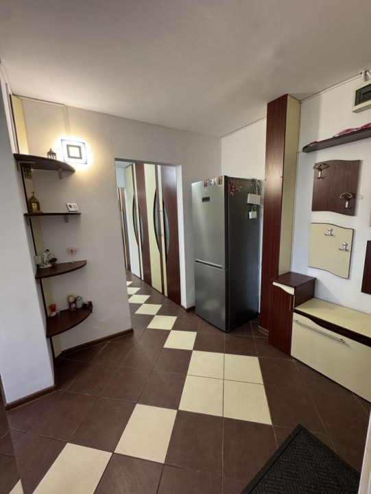 Apartament 3 cam, cf 1, dec, etaj 3/4, Malu Rosu