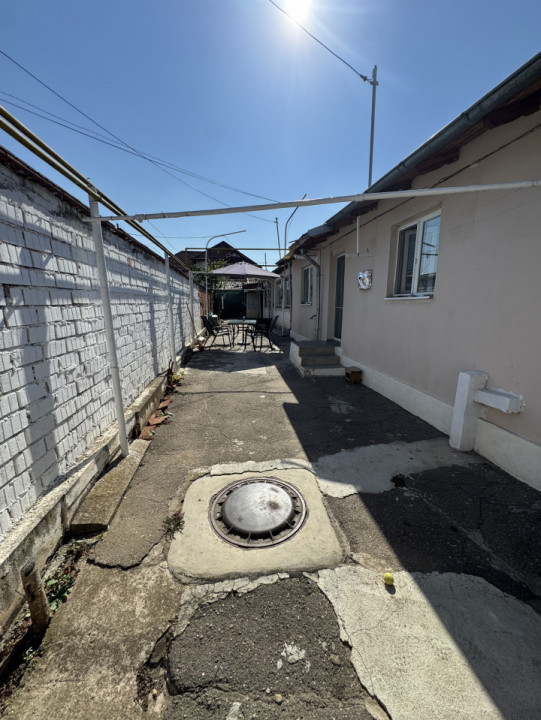 IMOBIL DE VÂNZARE – 2 CORPURI DE CASĂ | TEREN 285 MP | TOATE UTILITĂȚILE
