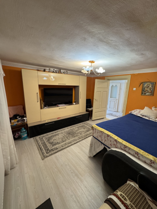 IMOBIL DE VÂNZARE – 2 CORPURI DE CASĂ | TEREN 285 MP | TOATE UTILITĂȚILE