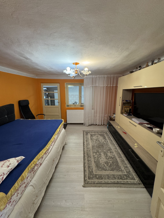 IMOBIL DE VÂNZARE – 2 CORPURI DE CASĂ | TEREN 285 MP | TOATE UTILITĂȚILE