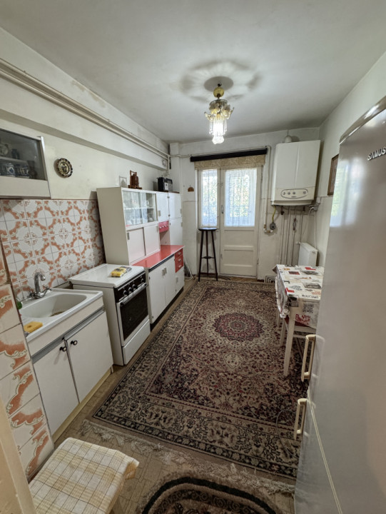 Apartament 2 camere de vânzare | Etaj 1 | Bloc 1984| Zona 9 Mai - Piata