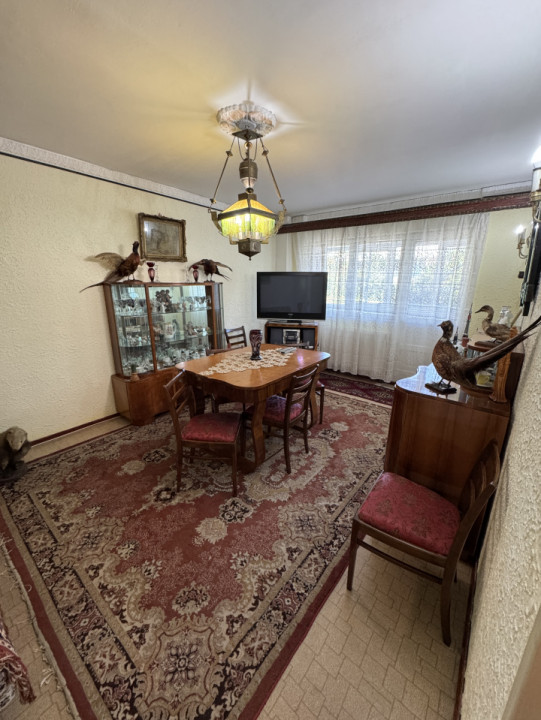 Apartament 2 camere de vânzare | Etaj 1 | Bloc 1984| Zona 9 Mai - Piata
