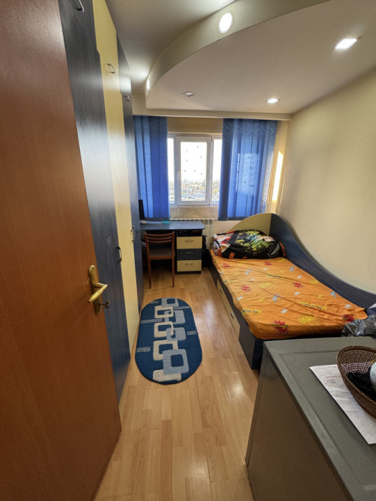 Apartament 3 camere, cf 1, dec –etaj 10/10, bloc cu lift nou, Bariera Bucov- Afi