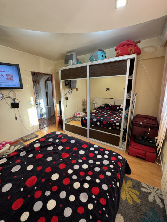 Apartament 3 camere, cf 1, dec –etaj 10/10, bloc cu lift nou, Bariera Bucov- Afi