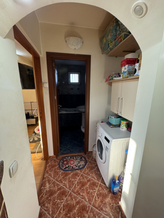 Apartament 3 camere, cf 1, dec –etaj 10/10, bloc cu lift nou, Bariera Bucov- Afi