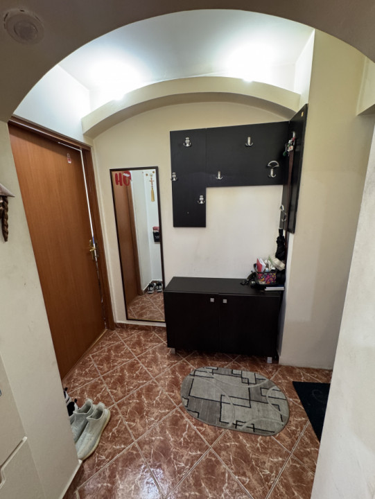 Apartament 3 camere, cf 1, dec –etaj 10/10, bloc cu lift nou, Bariera Bucov- Afi