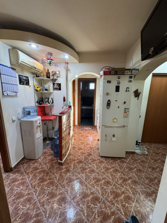 Apartament 3 camere, cf 1, dec –etaj 10/10, bloc cu lift nou, Bariera Bucov- Afi