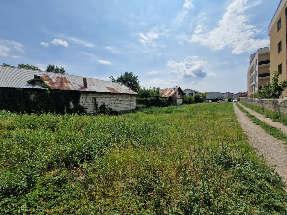  Teren intravilan de închiriat – 1.400 mp | Ideal parc auto, parcare sau activit