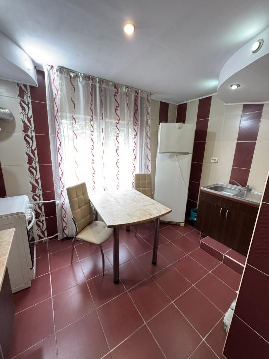 Garsonieră spațioasă, etaj 3/8, renovată complet, zona Cantacuzino
