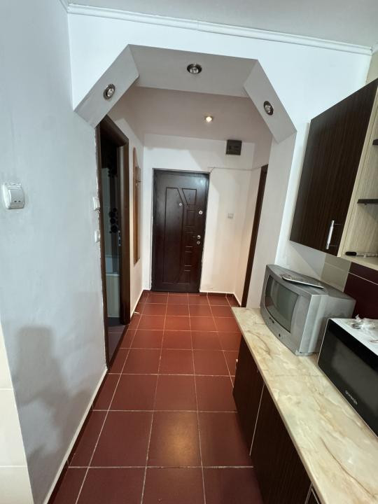 Garsonieră spațioasă, etaj 3/8, renovată complet, zona Cantacuzino